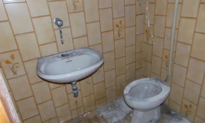 Rexer-Monte-SantAngelo-Affittasi-box-per-due-auto-o-furgone-a-Monte-SantAngelo-Bagno