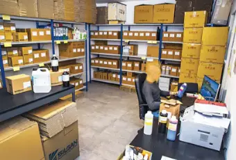 Rexer-Genova-CAPANNONEUFFICI-CON-POSTI-AUTO-CameraDaLetto