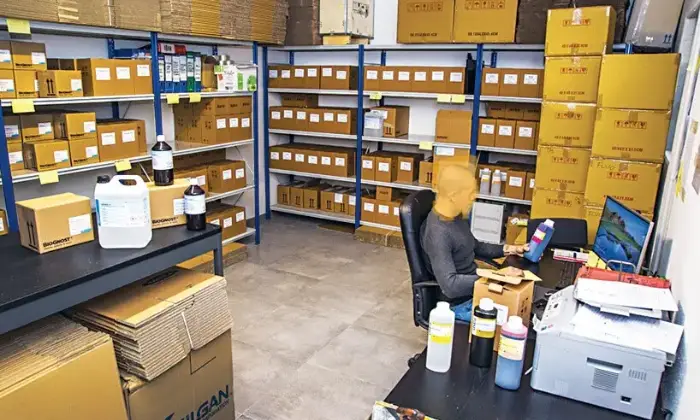 Rexer-Genova-CAPANNONEUFFICI-CON-POSTI-AUTO-CameraDaLetto