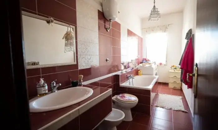 Rexer-Casteltermini-Quadrilocale-in-vendita-in-via-Guido-Pastore-a-Casteltermini-Bagno