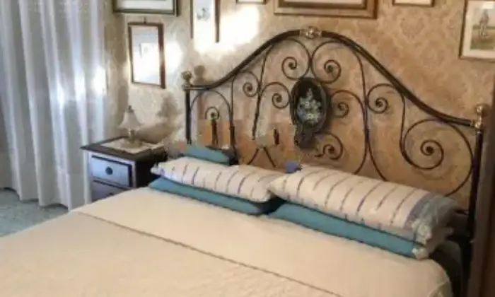 Rexer-Ortona-Appartamento-su-due-piani-in-vendita-in-via-Santa-Brigida-Camera-da-letto-matrimoniale