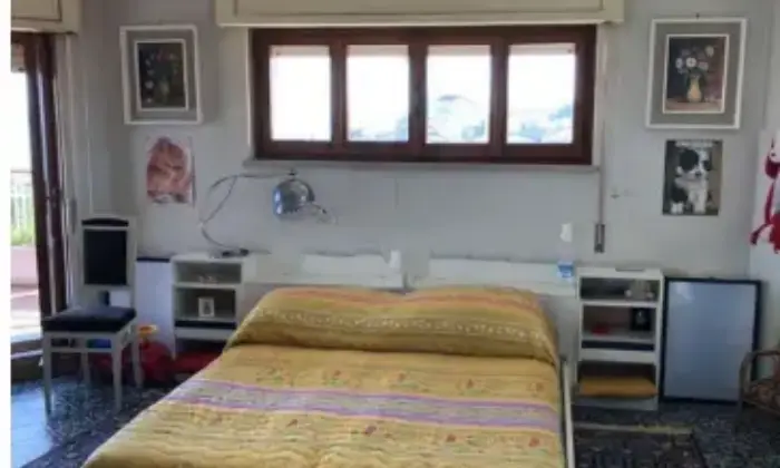 Rexer-Ortona-Appartamento-su-due-piani-in-vendita-in-via-Santa-Brigida-CameraDaLetto
