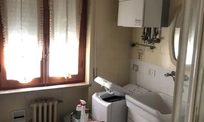 Rexer-Ortona-Appartamento-su-due-piani-in-vendita-in-via-Santa-Brigida-Bagno-di-servizio