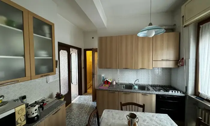 Rexer-Ortona-Appartamento-su-due-piani-in-vendita-in-via-Santa-Brigida-Cucina