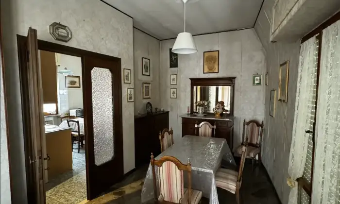Rexer-Ortona-Appartamento-su-due-piani-in-vendita-in-via-Santa-Brigida-Sala-da-pranzo