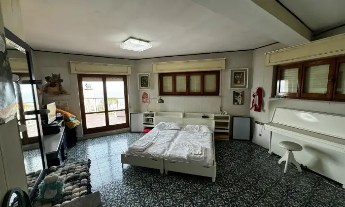 Rexer-Ortona-Appartamento-su-due-piani-in-vendita-in-via-Santa-Brigida-Camera-da-letto-matrimoniale
