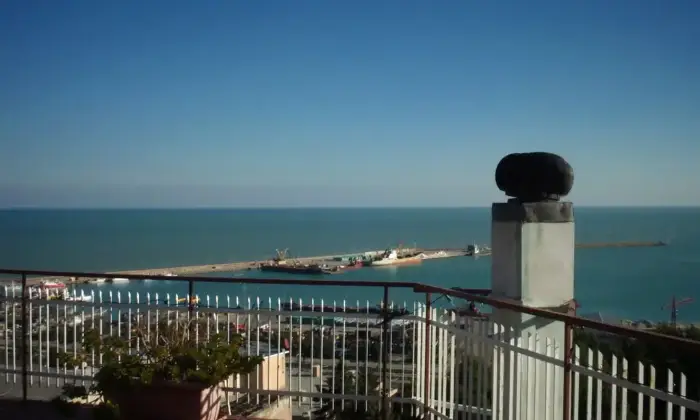 Rexer-Ortona-Appartamento-su-due-piani-in-vendita-in-via-Santa-Brigida-Vista