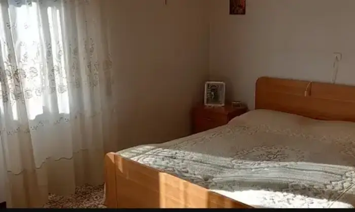Rexer-Bettola-Vendesi-casa-in-localita-Castana-CameraDaLetto