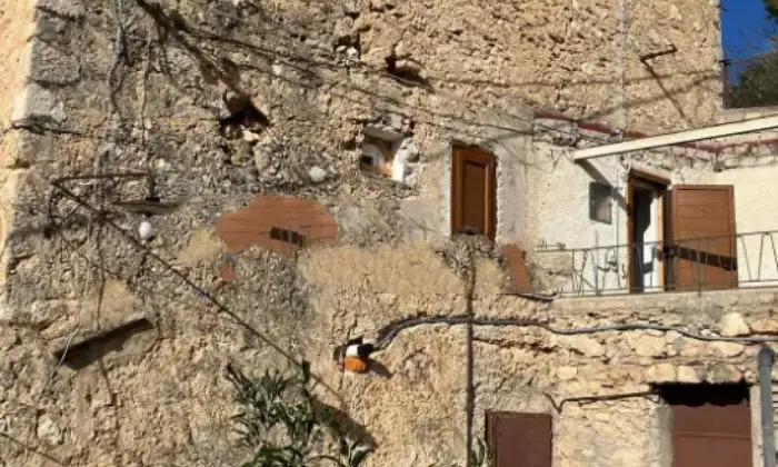 Rexer-Gioia-dei-Marsi-Casa-di-paese-in-vendita-in-via-Gretta-Garage