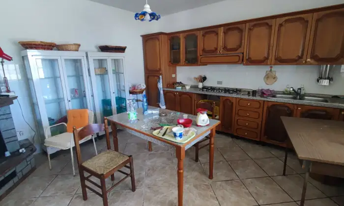 Rexer-Aiello-Calabro-Casa-indipendente-con-annesso-rudere-e-terreno-di-ettari-Cucina