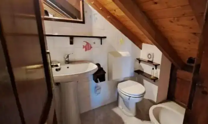 Rexer-Dongo-Vendesi-appartamento-a-Dongo-sul-Lago-di-Como-Bagno