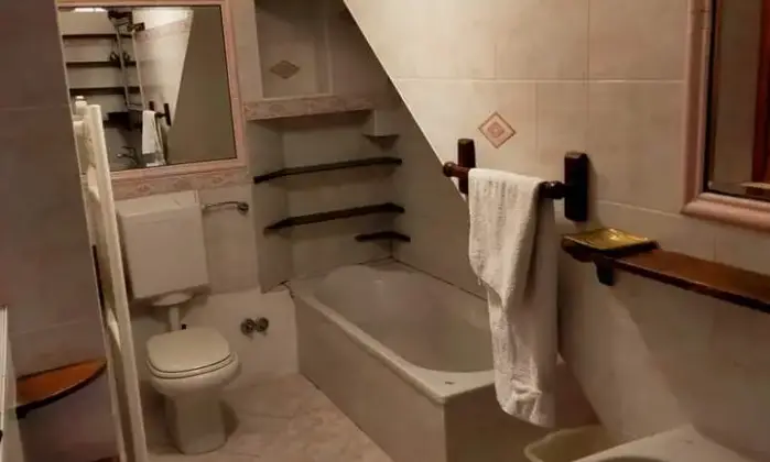 Rexer-Dongo-Vendesi-appartamento-a-Dongo-sul-Lago-di-Como-Bagno