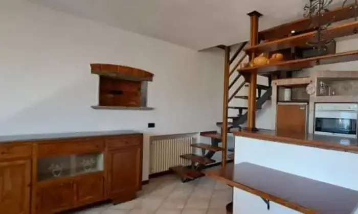 Rexer-Dongo-Vendesi-appartamento-a-Dongo-sul-Lago-di-Como-Cucina