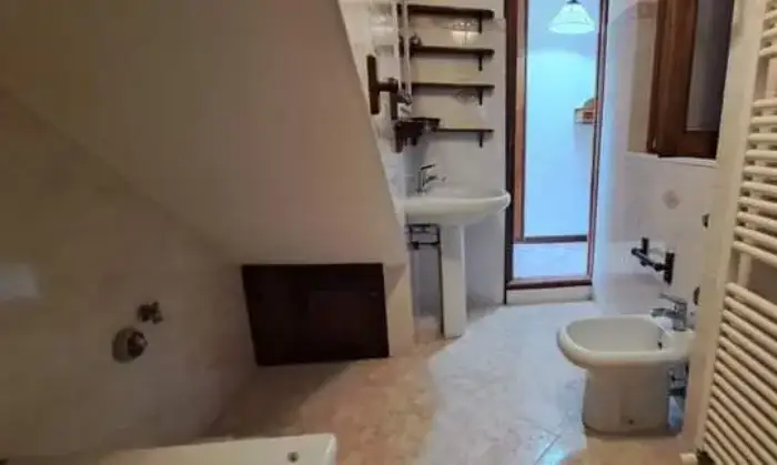 Rexer-Dongo-Vendesi-appartamento-a-Dongo-sul-Lago-di-Como-Bagno