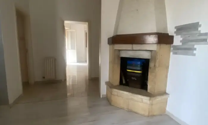 Rexer-Squinzano-Appartamento-in-vendita-in-via-Ernesto-Abbate-a-Squinzano-SALONE
