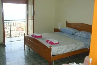 Rexer-Brancaleone-Appartamento-indipendente-in-Villa-Bifamiliare-CameraDaLetto