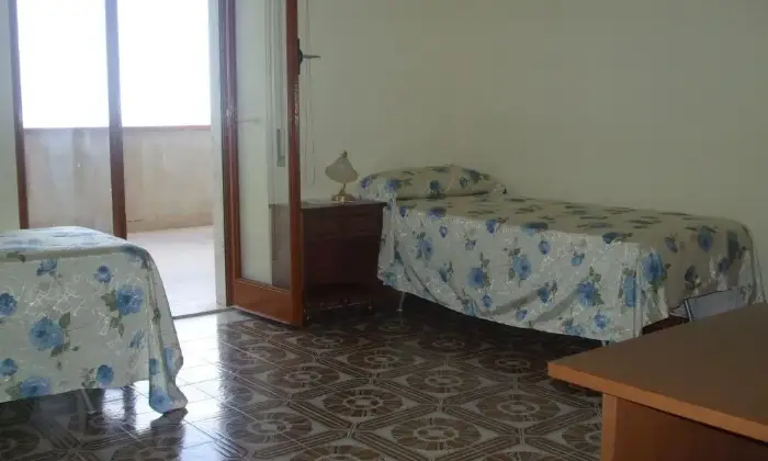 Rexer-Brancaleone-Appartamento-indipendente-in-Villa-Bifamiliare-CameraDaLetto