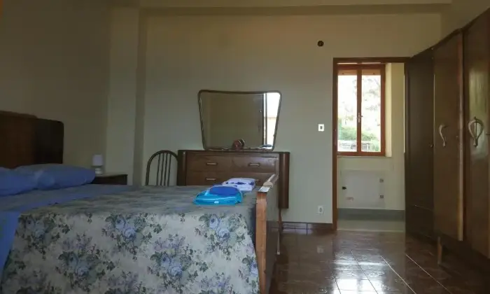 Rexer-Brancaleone-Appartamento-indipendente-in-Villa-Bifamiliare-CameraDaLetto