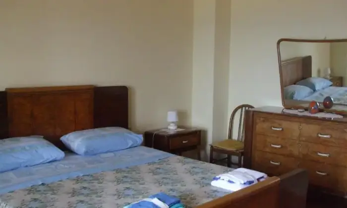 Rexer-Brancaleone-Appartamento-indipendente-in-Villa-Bifamiliare-CameraDaLetto