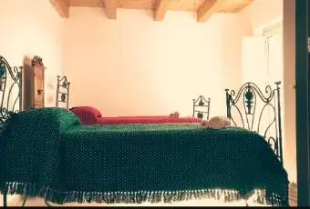 Rexer-Castelluccio-Superiore-Casa-su-piani-ristrutturata-ed-arredata-CameraDaLetto