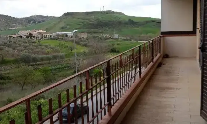 Rexer-Giarratana-Appartamento-in-vendita-in-via-Tenente-F-Azzaro-a-Giarratana-Terrazzo