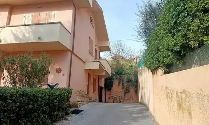 Rexer-Monte-Porzio-Vendesi-Villetta-con-giardino-terrazzo-e-garage-MONTE-PORZIO-PU-Terrazzo