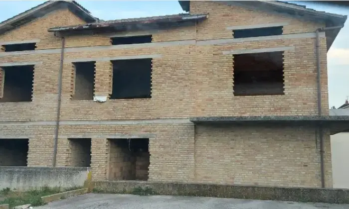 Rexer-SantEgidio-alla-Vibrata-Casa-indipendente-in-viale-J-F-Kennedy-SantEgidio-alla-Vibrata-Garage