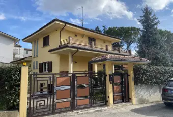 Rexer-Torricella-Sicura-Villa-vista-GSasso-vicino-al-centro-citt-Giardino