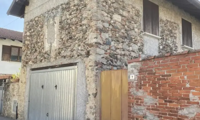 Rexer-Fontaneto-dAgogna-Casale-indipendente-da-ristrutturare-Garage