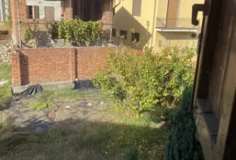 Rexer-Fontaneto-dAgogna-Casale-indipendente-da-ristrutturare-Giardino