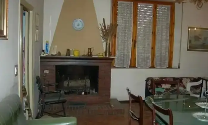 Rexer-Castiglione-del-Lago-Vendesi-appartamento-a-Pozzuolo-SALONE