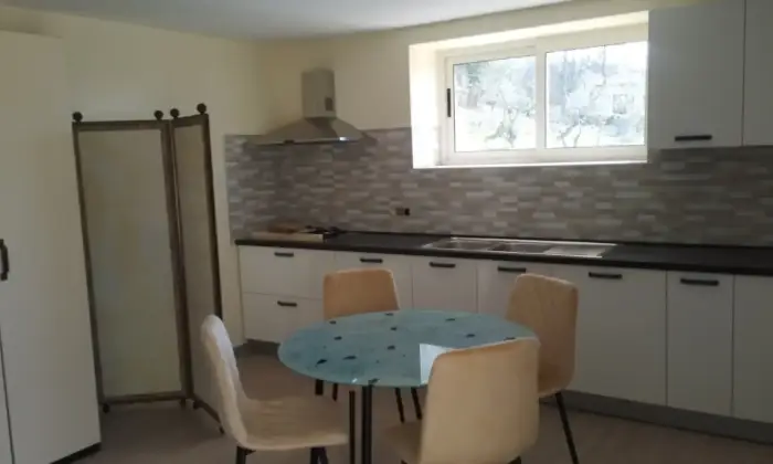 Rexer-Pontelandolfo-Villa-in-collina-con-grande-oliveto-Cucina