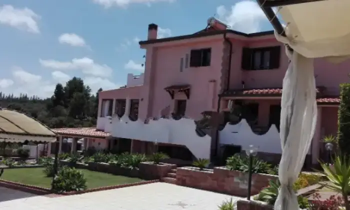 Rexer-Villa-San-Pietro-Villa-in-vendita-in-via-del-Ginepro-Giardino