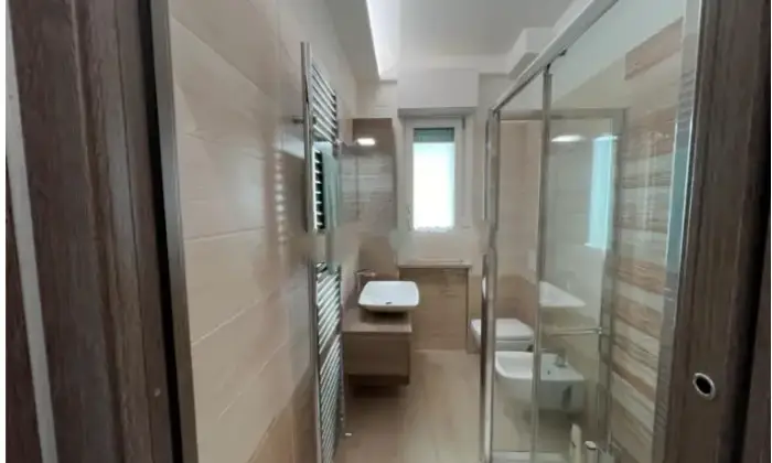 Rexer-Alba-Adriatica-Trilocale-in-vendita-in-via-Versilia-Bagno