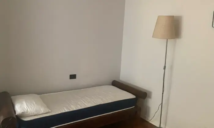 Rexer-Napoli-FITTASI-MONOLOCALE-NAPOLI-CENTRO-CameraDaLetto