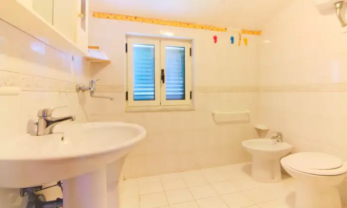 Rexer-Camerota-Island-HouseCasa-sulla-Calanca-Bagno