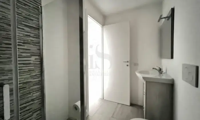 Rexer-Milano-Elegante-openspace-zona-servitissima-Bagno