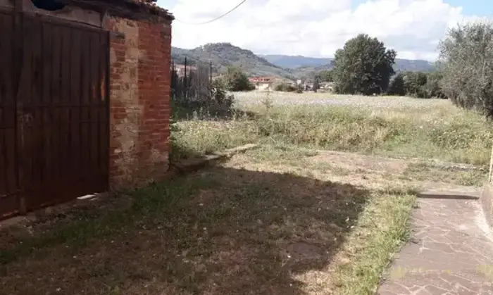 Rexer-Pieve-a-Nievole-Vendita-casa-con-terreno-da-ristrutturare-Giardino