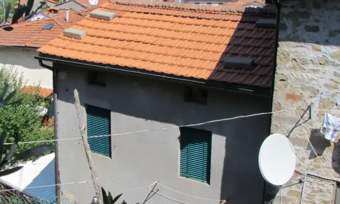 Rexer-Bagni-di-Lucca-Casa-Rustica-in-localit-di-origine-medioevale-sulle-colline-lucchesi-Altro