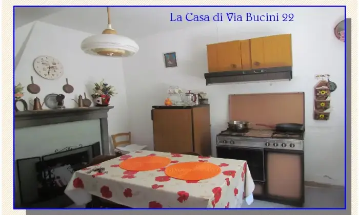 Rexer-Bagni-di-Lucca-Casa-Rustica-in-localit-di-origine-medioevale-sulle-colline-lucchesi-Cucina