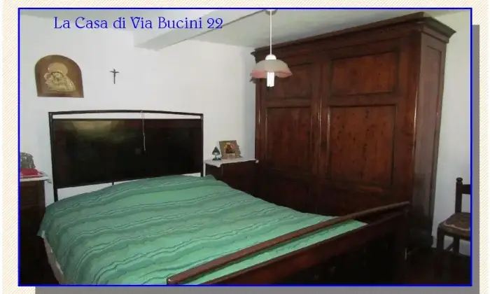 Rexer-Bagni-di-Lucca-Casa-Rustica-in-localit-di-origine-medioevale-sulle-colline-lucchesi-CameraDaLetto