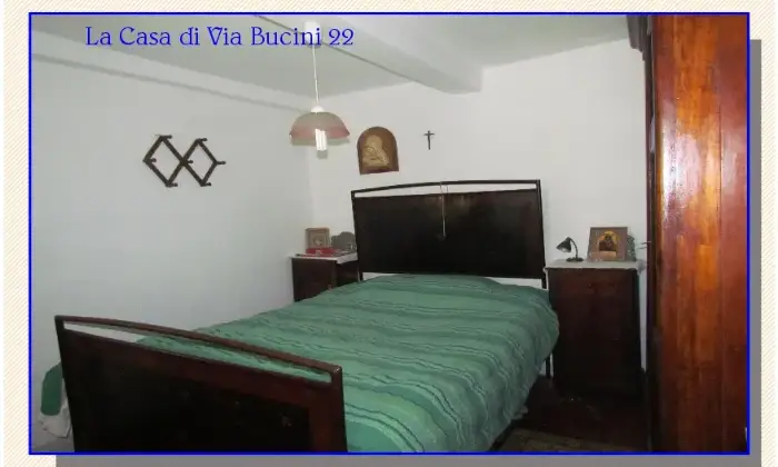 Rexer-Bagni-di-Lucca-Casa-Rustica-in-localit-di-origine-medioevale-sulle-colline-lucchesi-CameraDaLetto