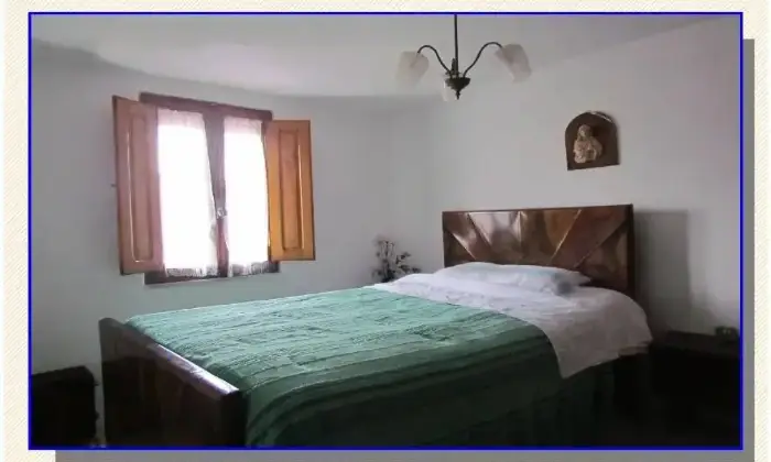 Rexer-Bagni-di-Lucca-Casa-Rustica-in-localit-di-origine-medioevale-sulle-colline-lucchesi-CameraDaLetto