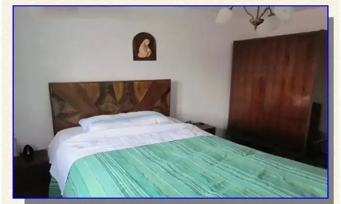 Rexer-Bagni-di-Lucca-Casa-Rustica-in-localit-di-origine-medioevale-sulle-colline-lucchesi-CameraDaLetto