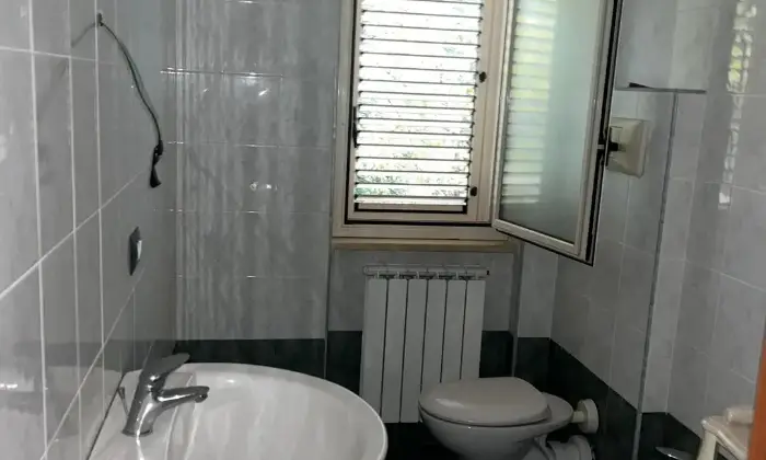 Rexer-Rovito-Vendesi-appartamento-in-Via-XXV-Aprile-a-Rovito-BAGNO