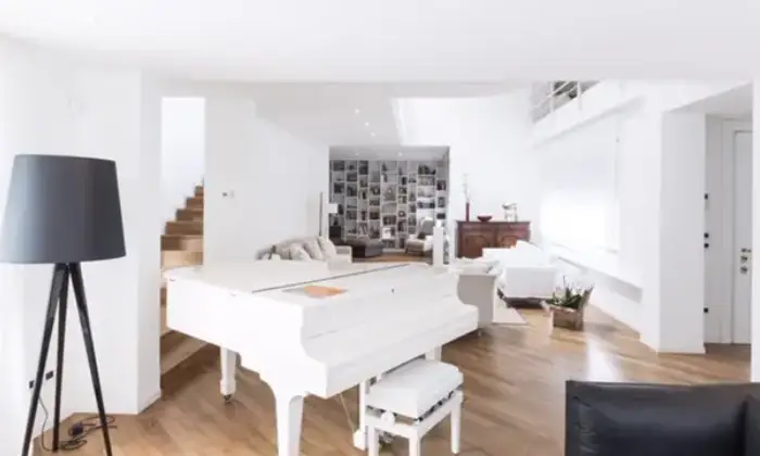 Rexer-Stra-VILLA-INDIPENDENTE-DI-MQ-CON-GIARDINO-Altro