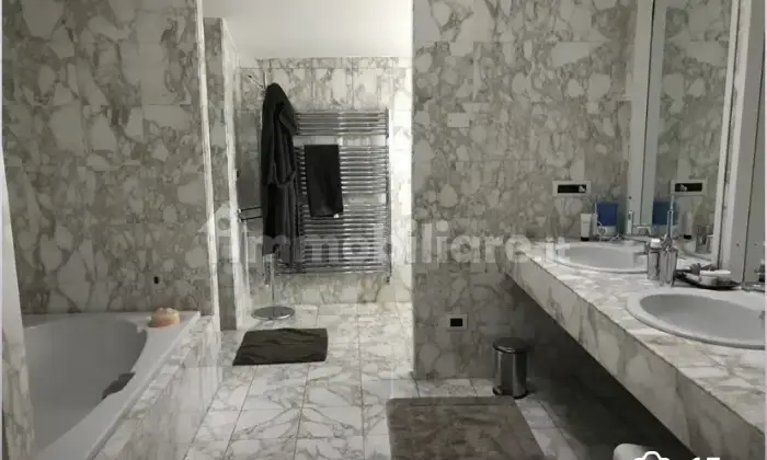 Rexer-Stra-VILLA-INDIPENDENTE-DI-MQ-CON-GIARDINO-Bagno