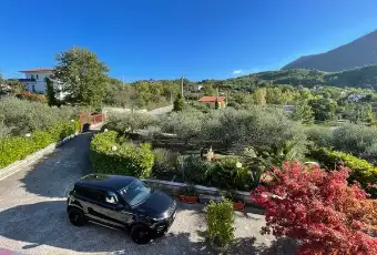 Rexer-San-Mango-sul-Calore-Villa-piani-mq-con-garagecantinauliveto-Giardino