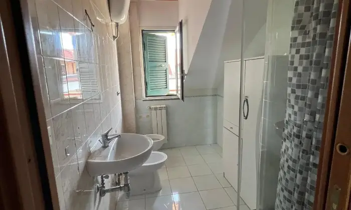 Rexer-Giugliano-in-Campania-Appartamento-in-fitto-nuovo-arredato-e-accogliente-Bagno