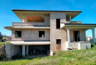 Rexer-Collecorvino-Villa-in-vendita-a-COLLECORVINO-Giardino